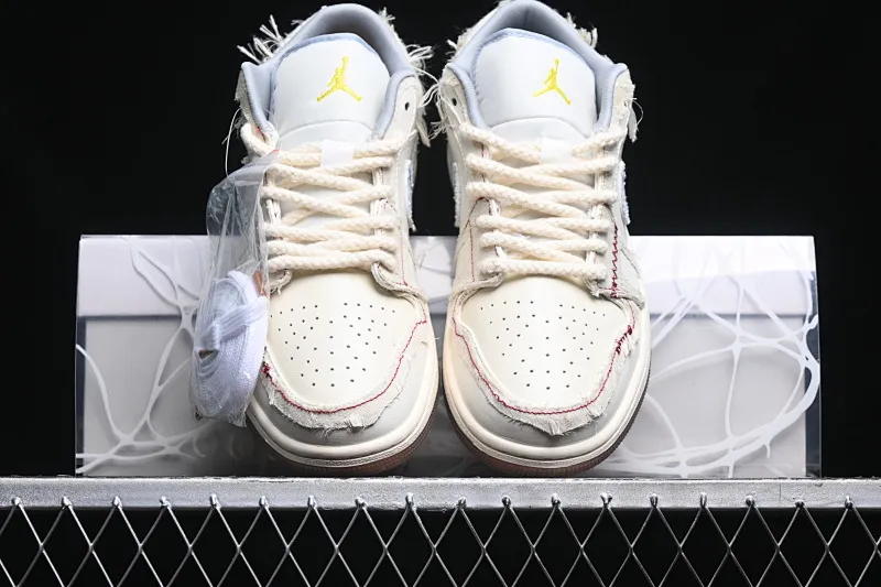 All Categories Air Jordan Jordan Series Basketball Shoes Air Jordan 1 Low Air Jordan 1 Low AJ1 Joe 1 Panda Prank Lead the Dream Lian Lizhi Mi Blue Retro Basketball Shoes FZ5046-041